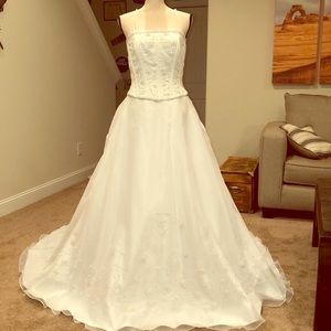Beautiful ball gown wedding dress. Size 12